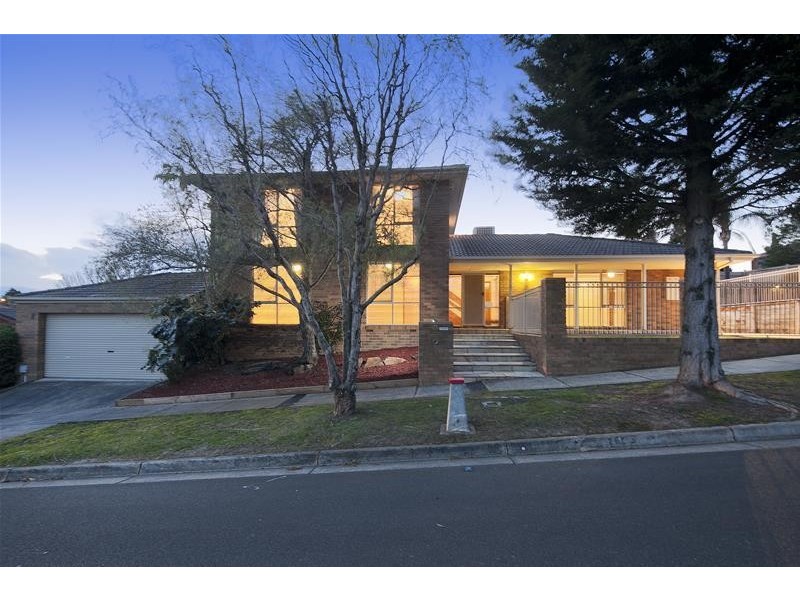 11 Cunningham Drive, Endeavour Hills VIC 3802