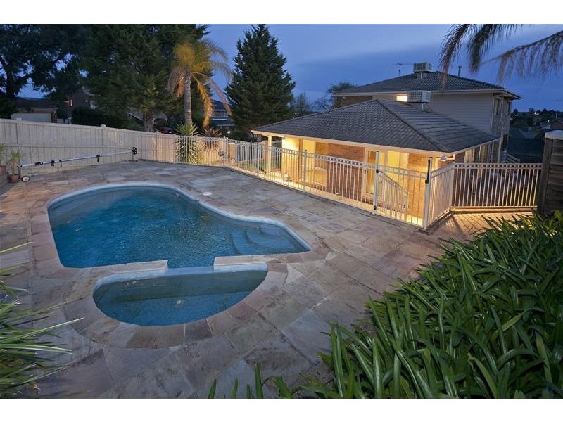 11 Cunningham Drive, Endeavour Hills VIC 3802