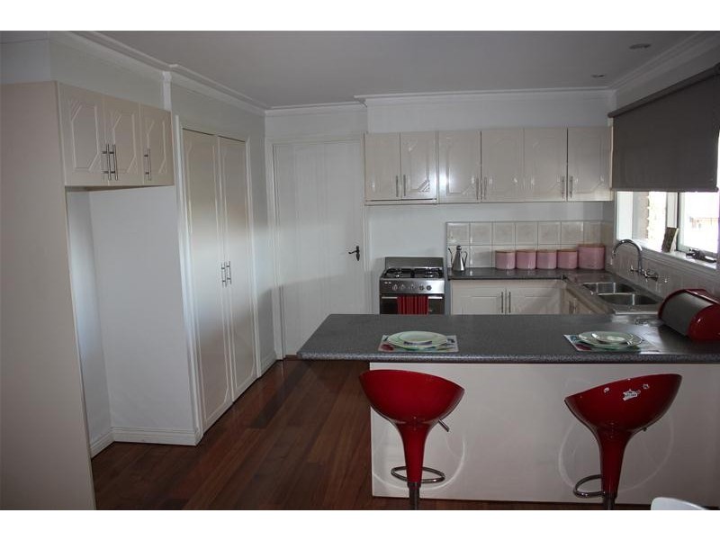 24 Charles Green Avenue, Endeavour Hills VIC 3802