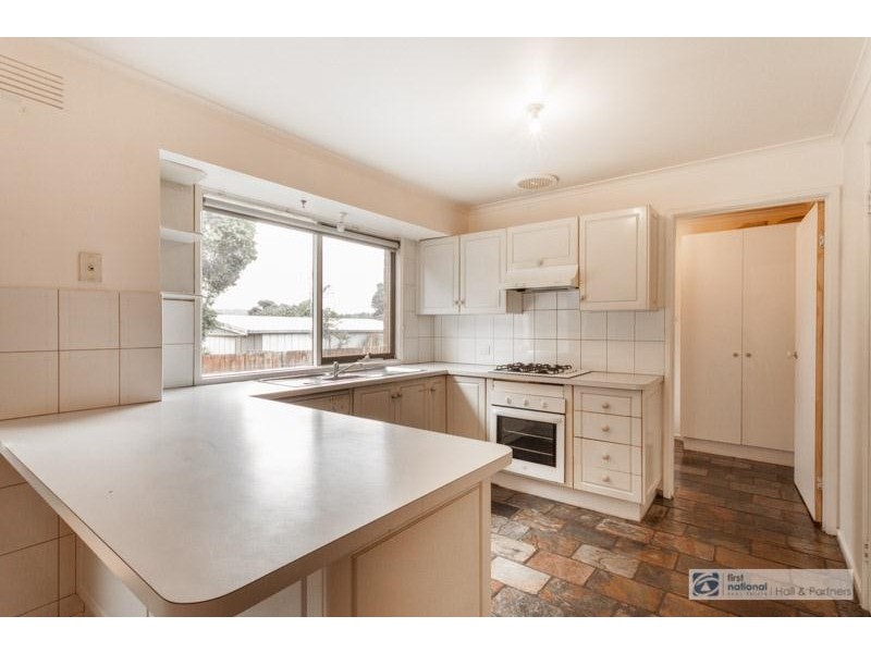 16 Broadwalk Grove, Endeavour Hills VIC 3802