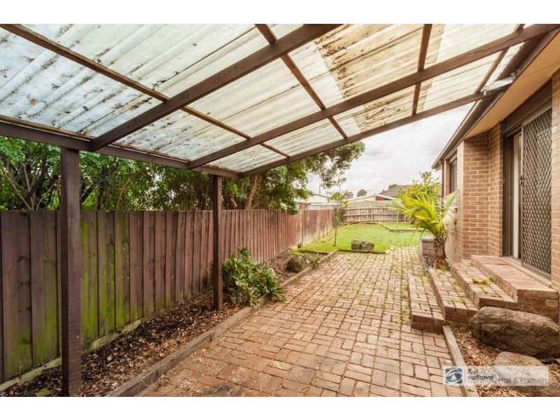 16 Broadwalk Grove, Endeavour Hills VIC 3802