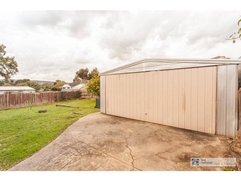 16 Broadwalk Grove, Endeavour Hills VIC 3802