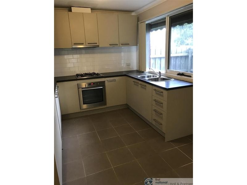 27 Lamont Crescent, Cranbourne VIC 3977