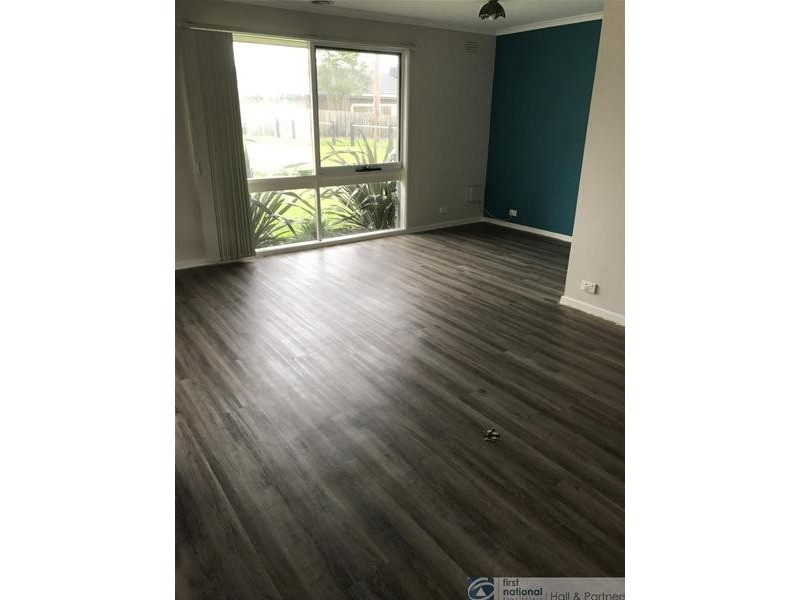 27 Lamont Crescent, Cranbourne VIC 3977