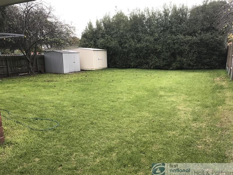 27 Lamont Crescent, Cranbourne VIC 3977