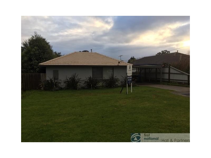 27 Lamont Crescent, Cranbourne VIC 3977