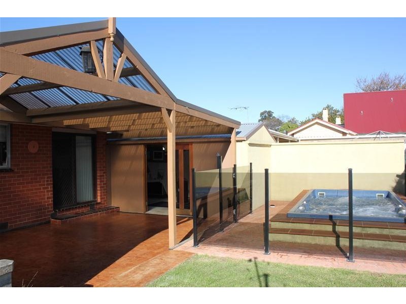 10 Oberon Street, Dandenong North VIC 3175