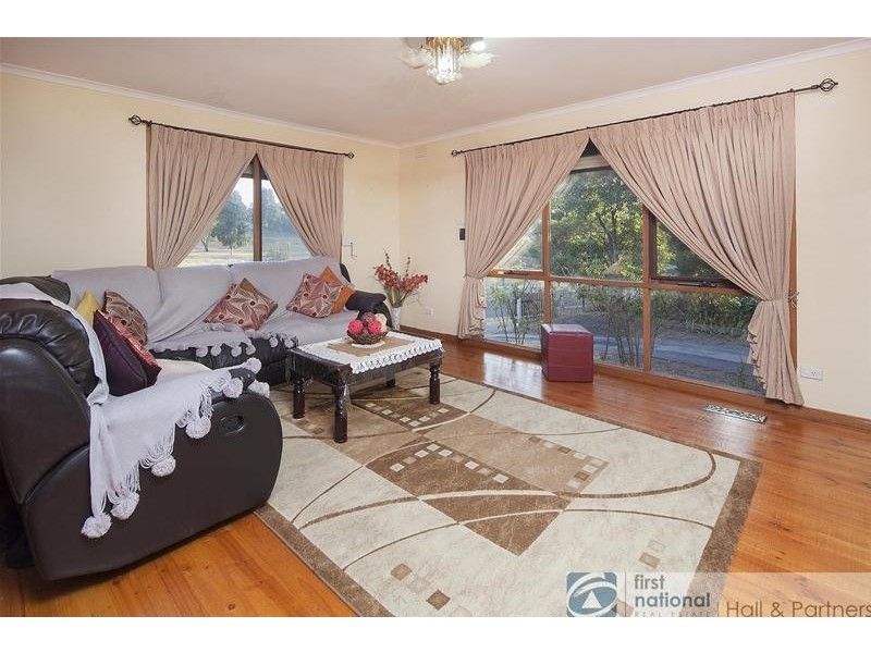 27 Crossdale Rise, Endeavour Hills VIC 3802