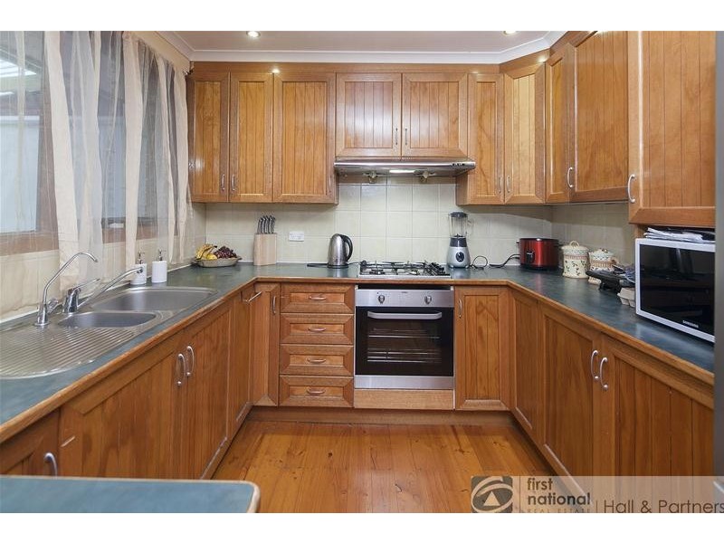 27 Crossdale Rise, Endeavour Hills VIC 3802