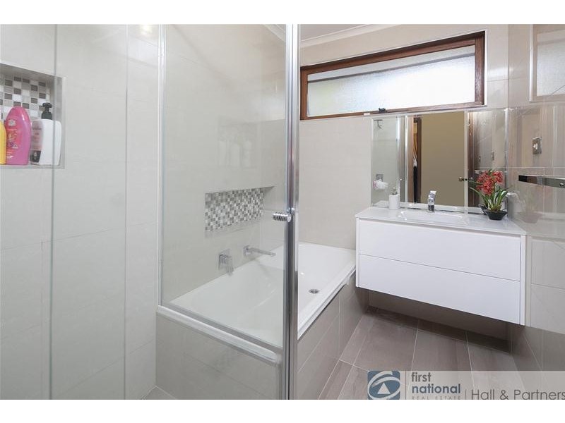 27 Crossdale Rise, Endeavour Hills VIC 3802