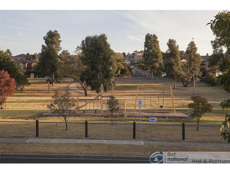 27 Crossdale Rise, Endeavour Hills VIC 3802