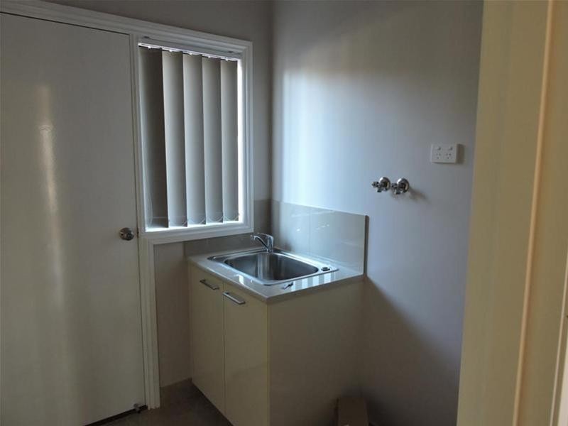 2/10 Mary Street, Hampton Park VIC 3976