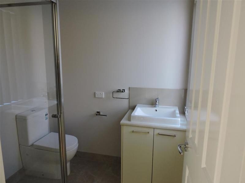 2/10 Mary Street, Hampton Park VIC 3976