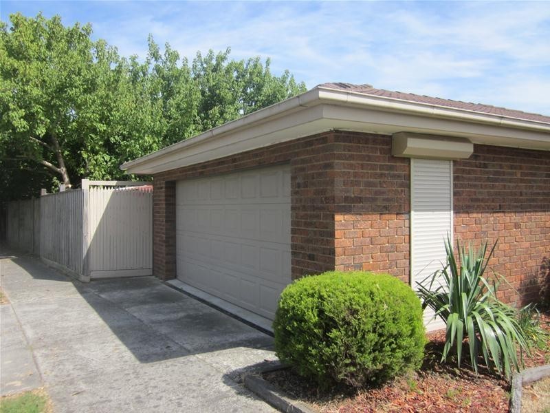 1 Heywood Grove, Endeavour Hills VIC 3802