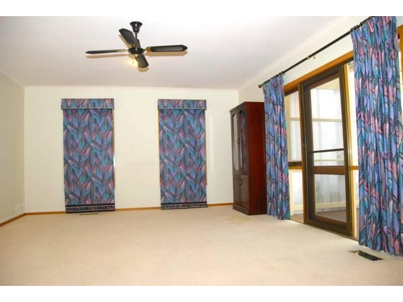 8 Antrim Close, Endeavour Hills VIC 3802