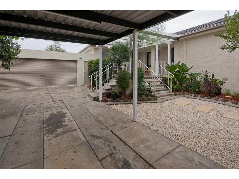 24 Kilberry Crescent, Hallam VIC 3803