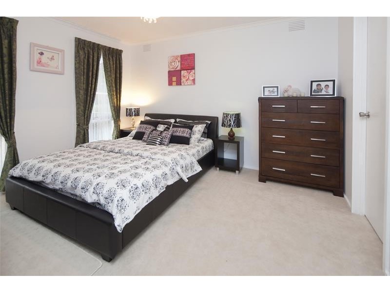 24 Kilberry Crescent, Hallam VIC 3803