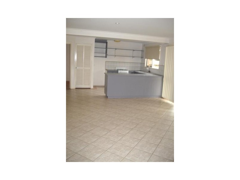 33 Primrose Hills Close, Endeavour Hills VIC 3802