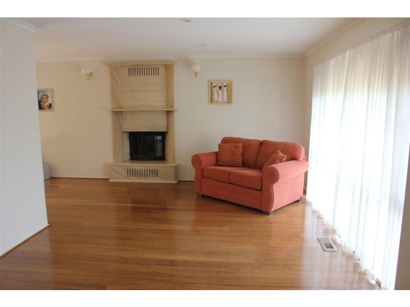 12 Dampier Court, Endeavour Hills VIC 3802