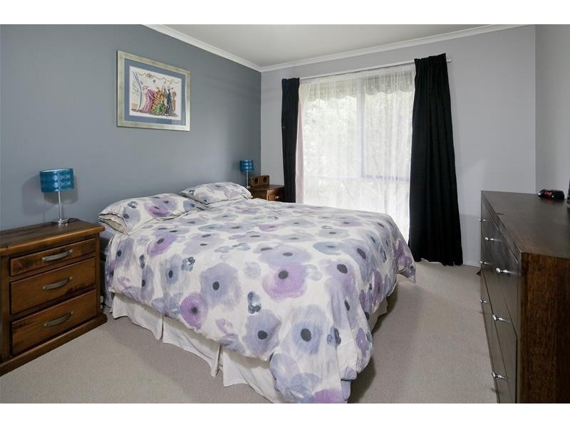 6 Kinloch Gardens, Endeavour Hills VIC 3802