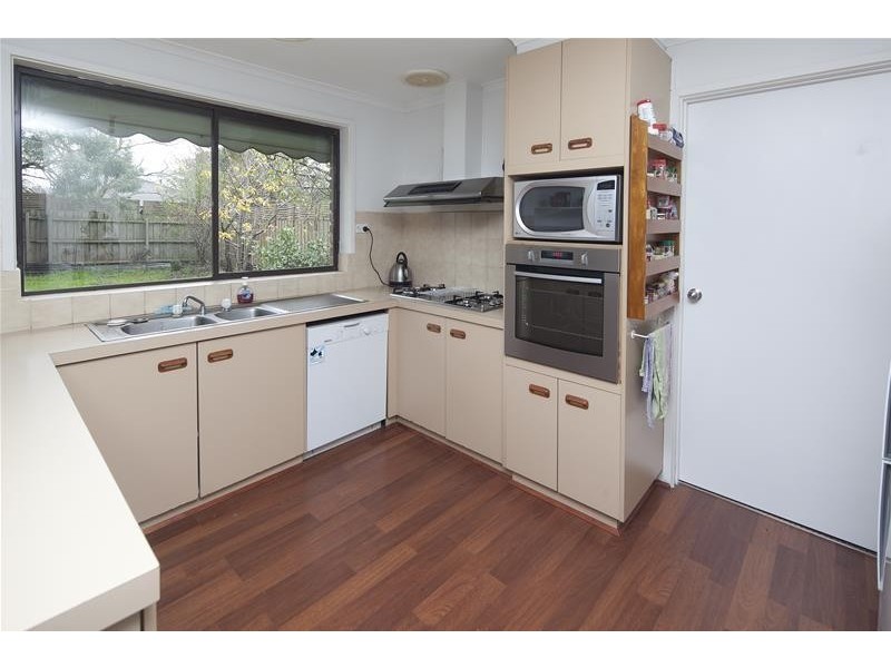 6 Kinloch Gardens, Endeavour Hills VIC 3802