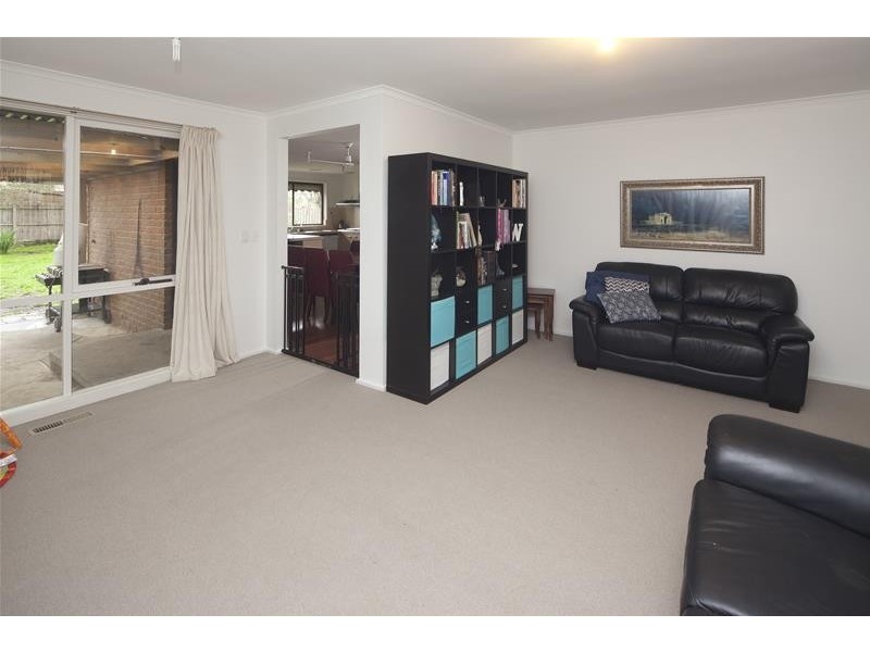 6 Kinloch Gardens, Endeavour Hills VIC 3802