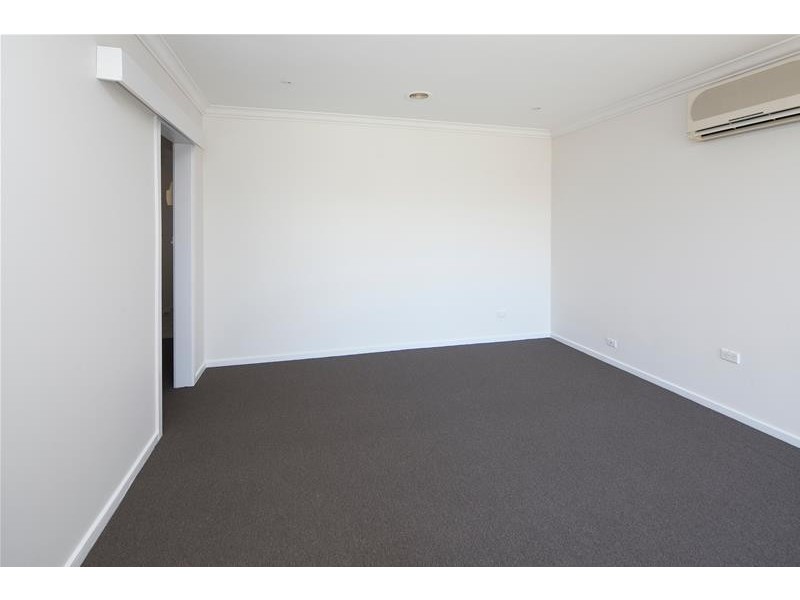 4/11 Wallarano Drive, Noble Park VIC 3174