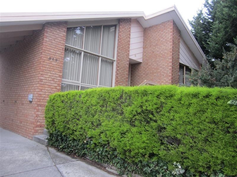 352 James Cook Drive, Endeavour Hills VIC 3802