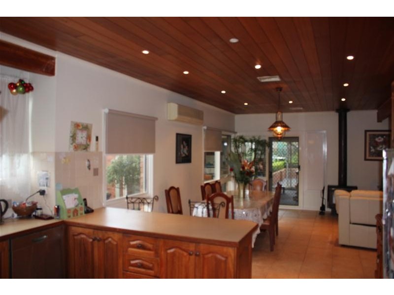 24 Sienna Crescent, Endeavour Hills VIC 3802