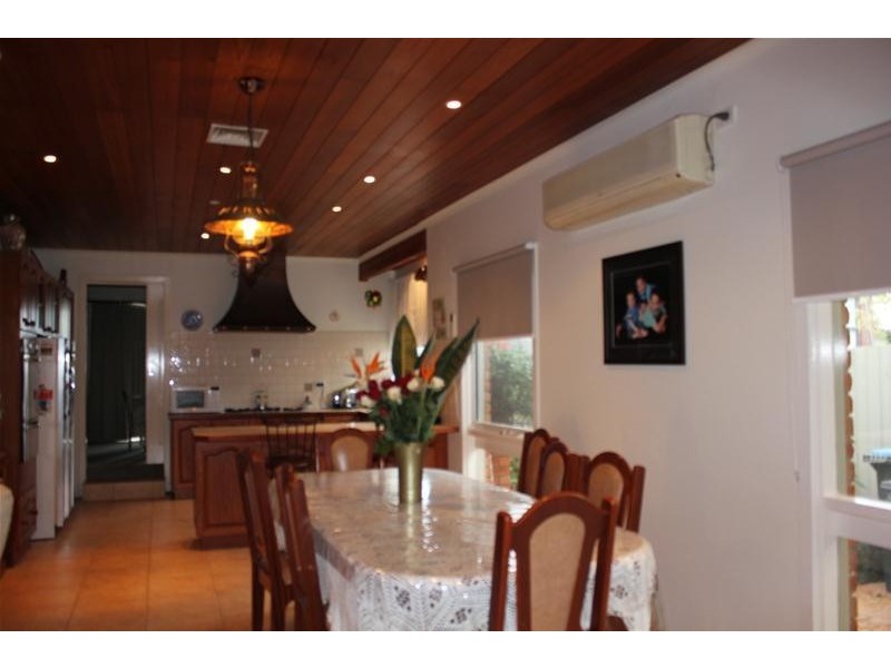 24 Sienna Crescent, Endeavour Hills VIC 3802