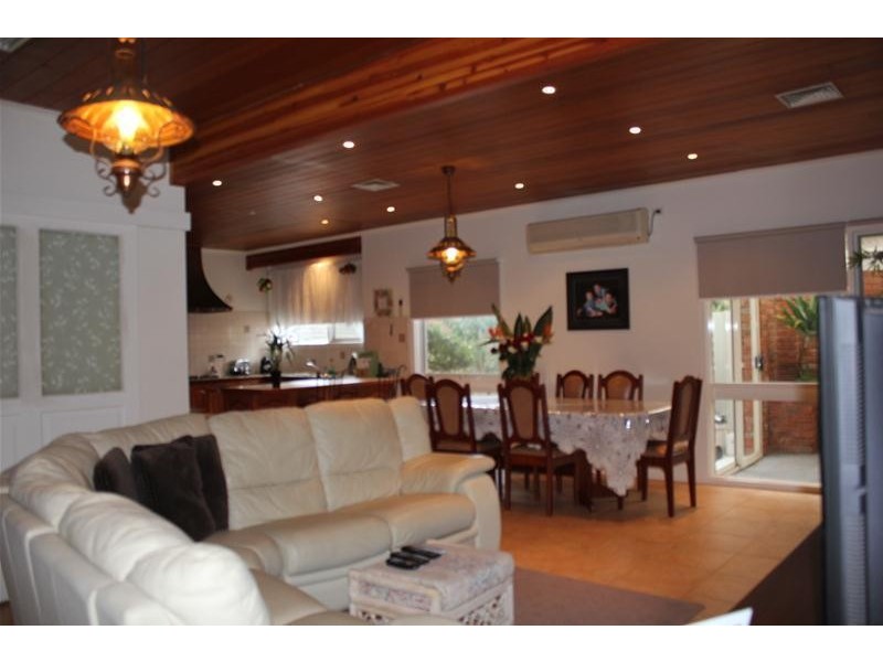 24 Sienna Crescent, Endeavour Hills VIC 3802