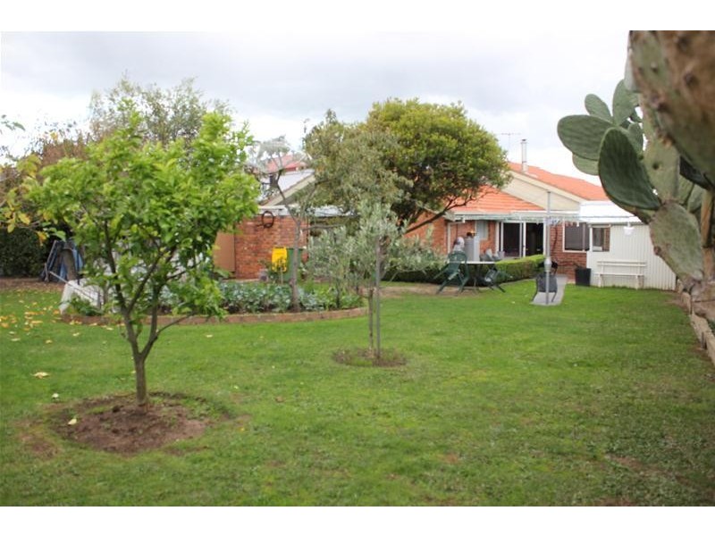 24 Sienna Crescent, Endeavour Hills VIC 3802