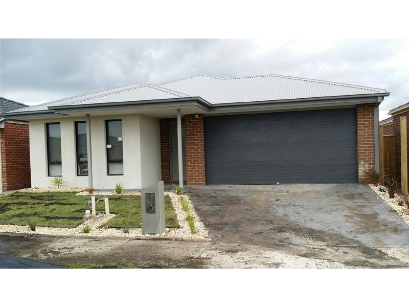 13 Heathcote Grove, Officer VIC 3809