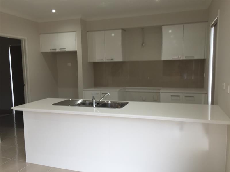 13 Heathcote Grove, Officer VIC 3809