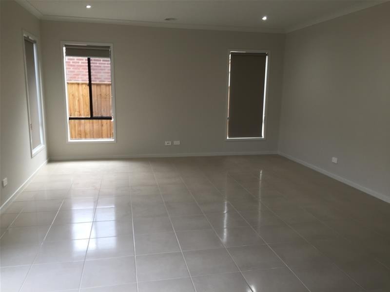 13 Heathcote Grove, Officer VIC 3809