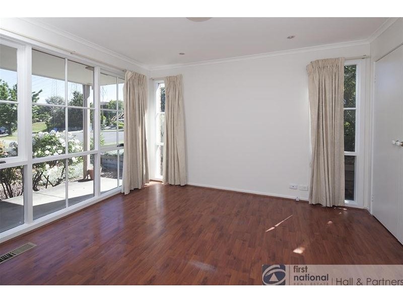 130 Gleneagles Drive, Endeavour Hills VIC 3802