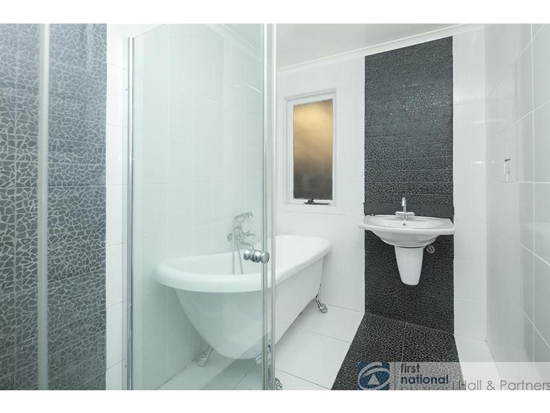 130 Gleneagles Drive, Endeavour Hills VIC 3802