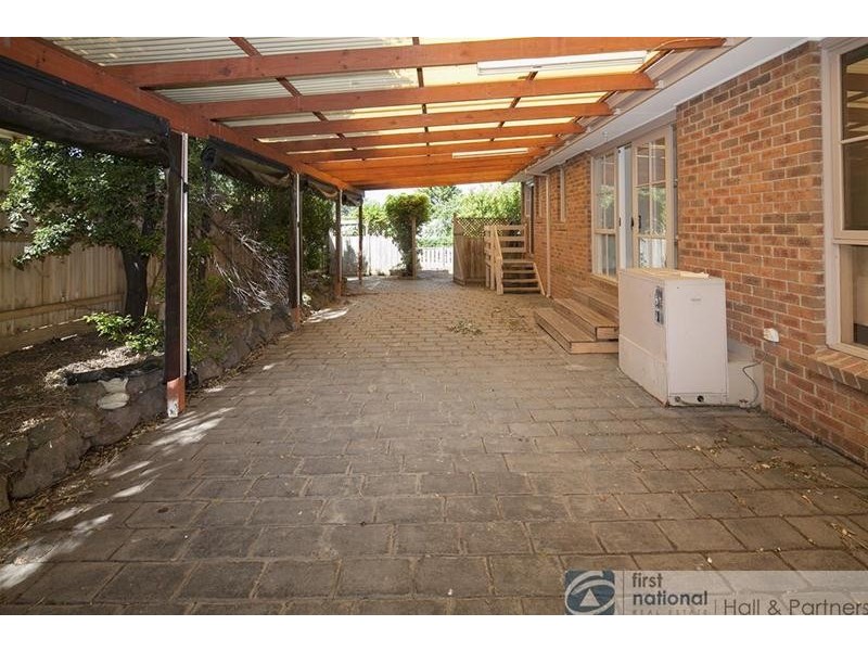 130 Gleneagles Drive, Endeavour Hills VIC 3802