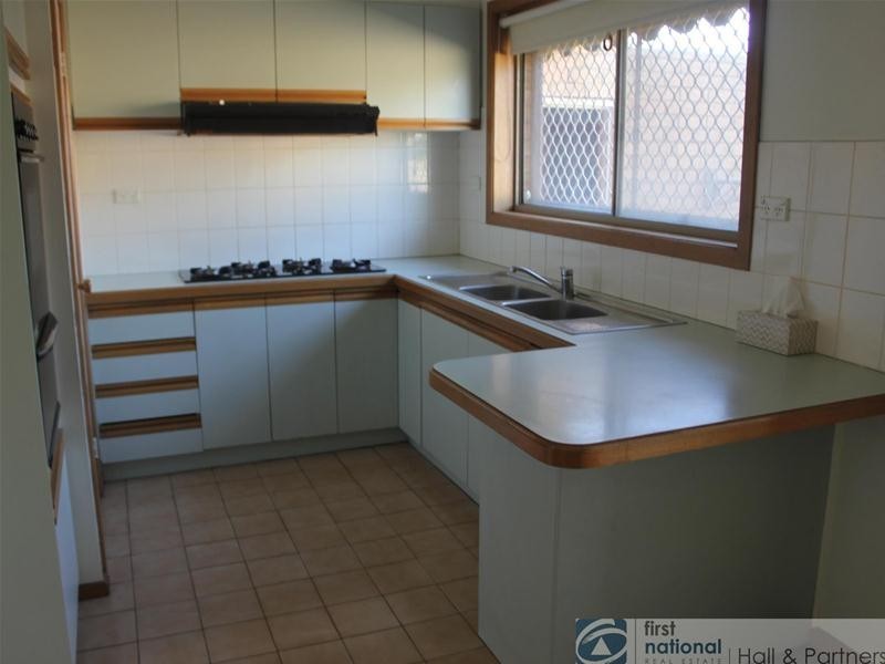 2/15 Arthur Phillip Drive, Endeavour Hills VIC 3802