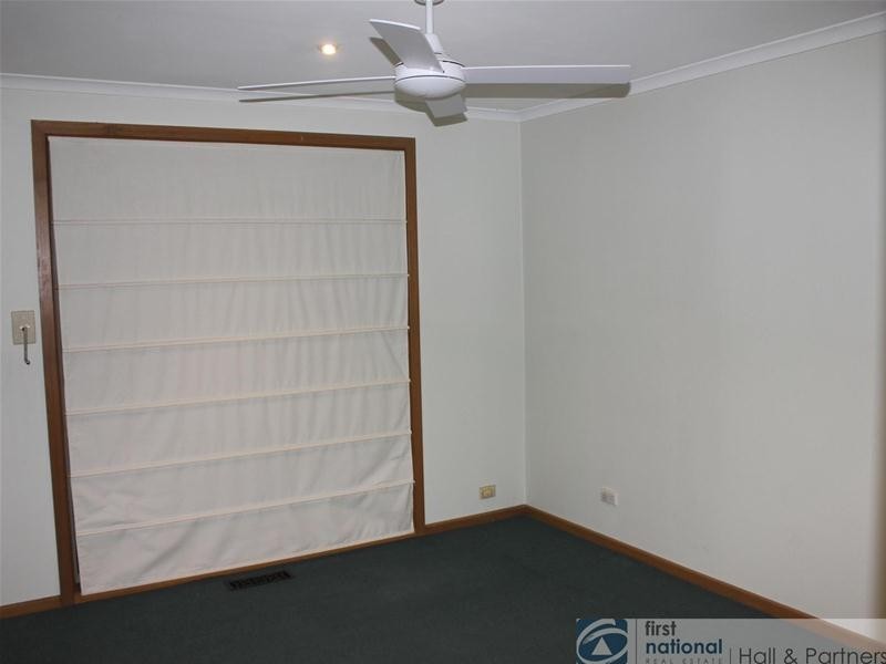 2/15 Arthur Phillip Drive, Endeavour Hills VIC 3802