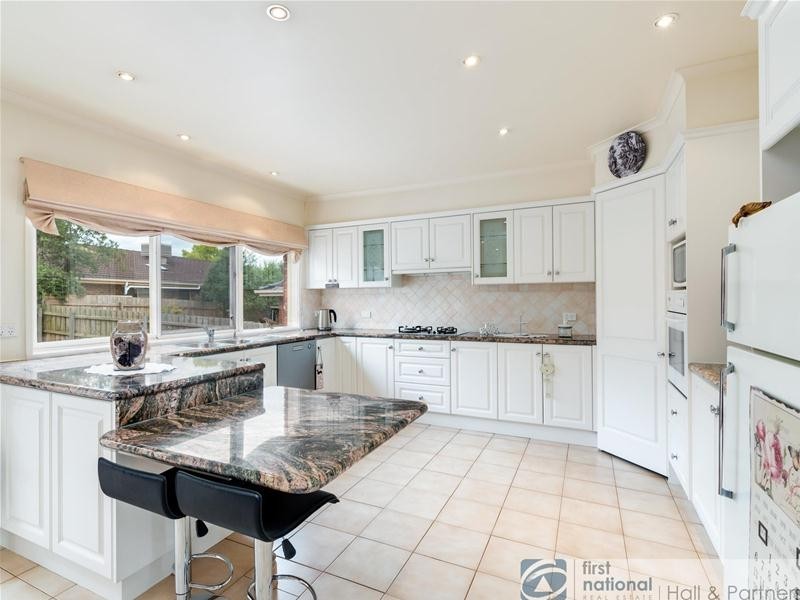 14 Wakley Crescent, Wantirna South VIC 3152