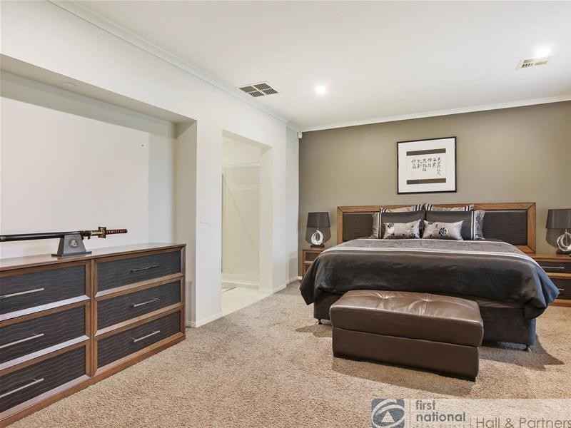 10 Moondarra Drive, Berwick VIC 3806