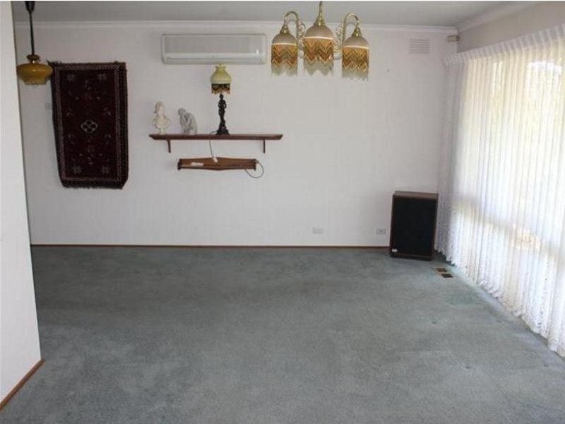 1 Joseph Banks Crescent, Endeavour Hills VIC 3802