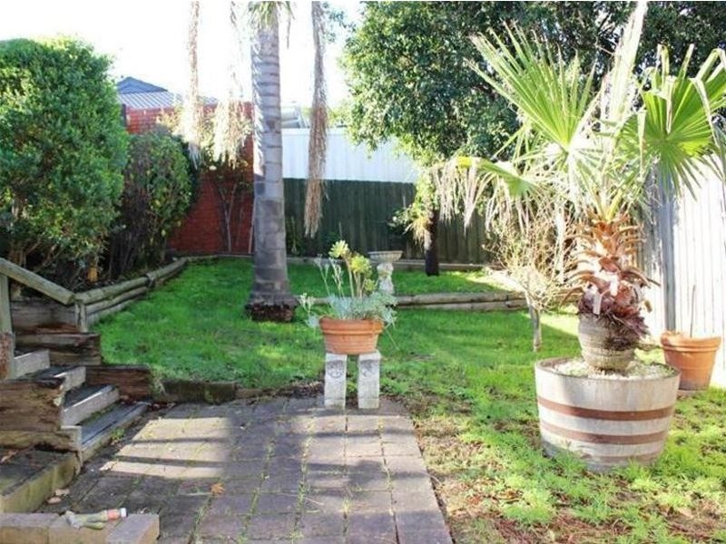 1 Joseph Banks Crescent, Endeavour Hills VIC 3802