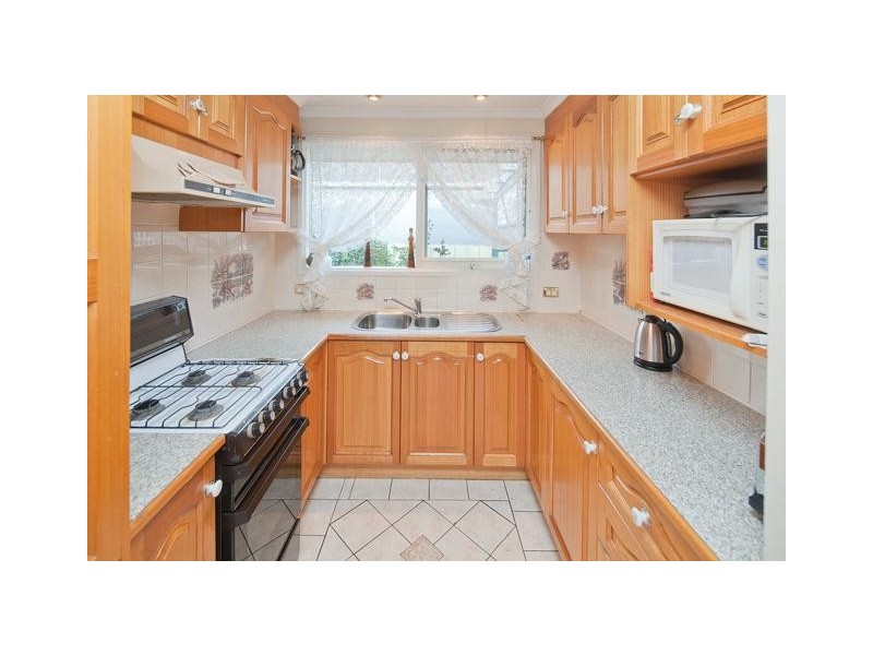 16 Primrose Hill Close, Endeavour Hills VIC 3802