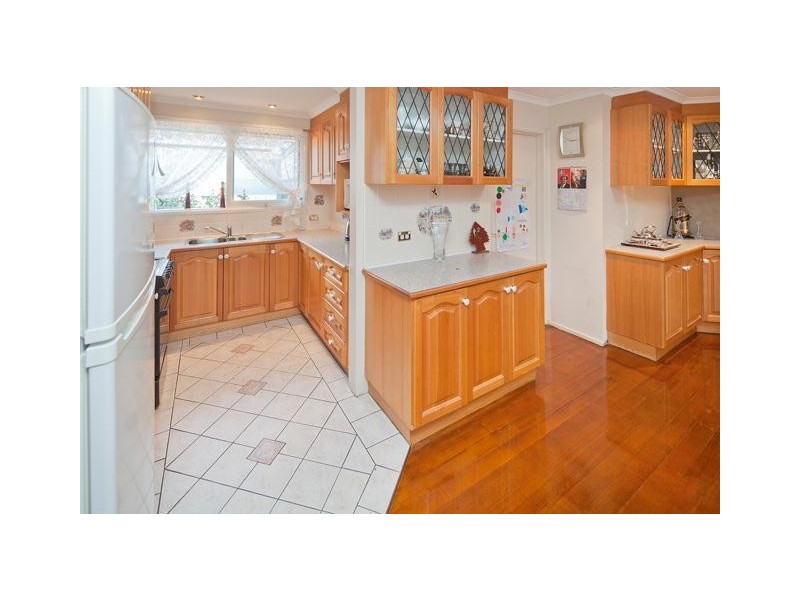 16 Primrose Hill Close, Endeavour Hills VIC 3802