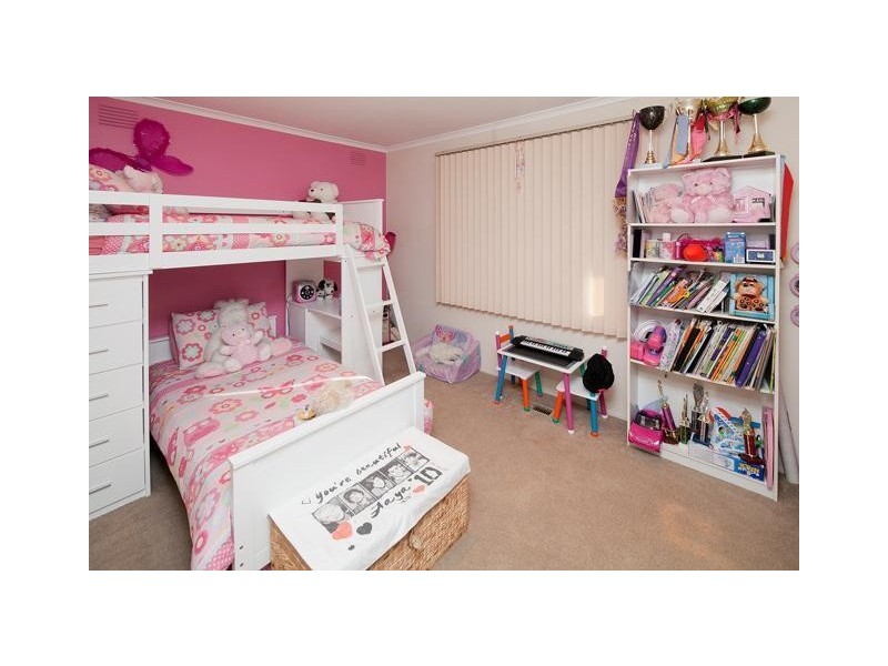 16 Primrose Hill Close, Endeavour Hills VIC 3802