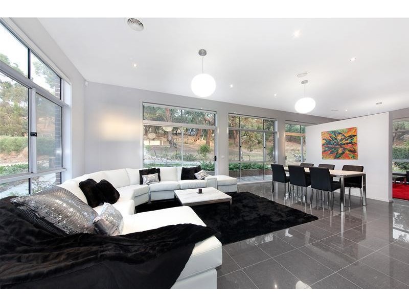 31 Reservoir Crescent, Rowville VIC 3178