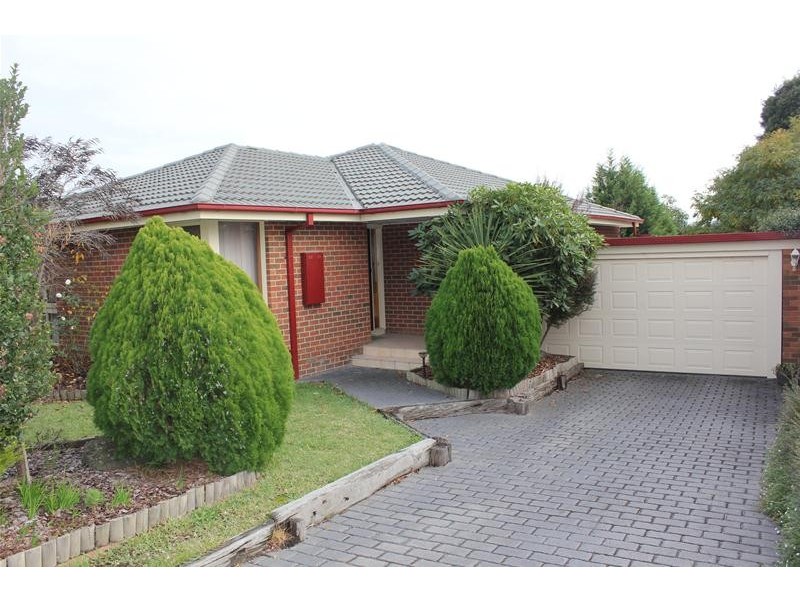 28 Clifton Way, Endeavour Hills VIC 3802