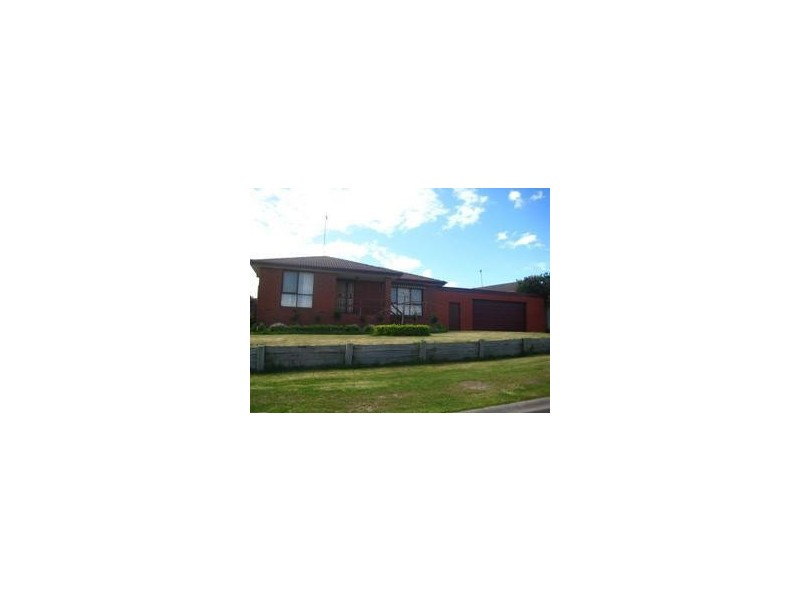 4 Skye Crescent, Endeavour Hills VIC 3802